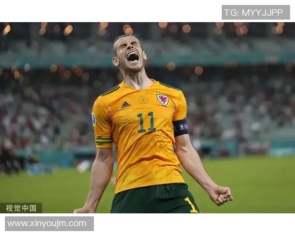 世界足球明星的光辉背后隐藏的故事与奋斗历程